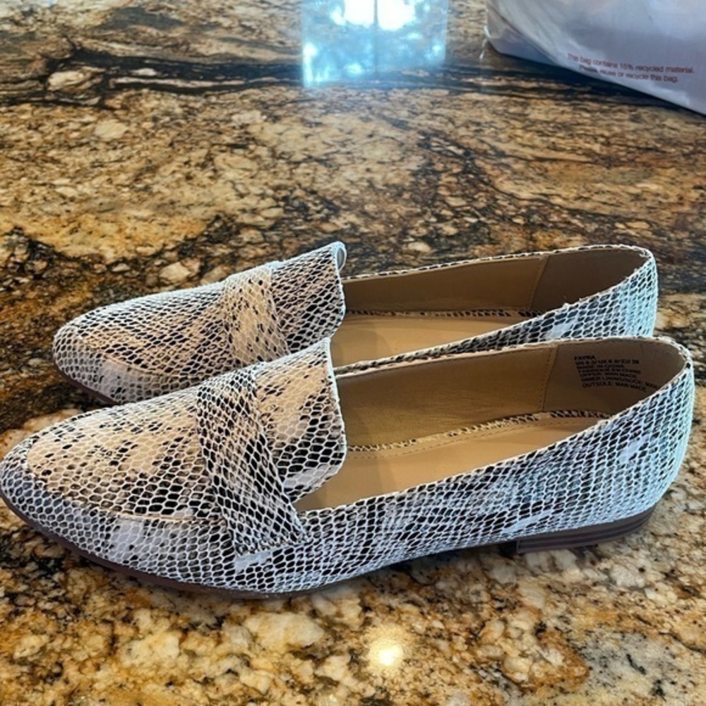 Just Fab Fayra snakeskin shoe 8.5